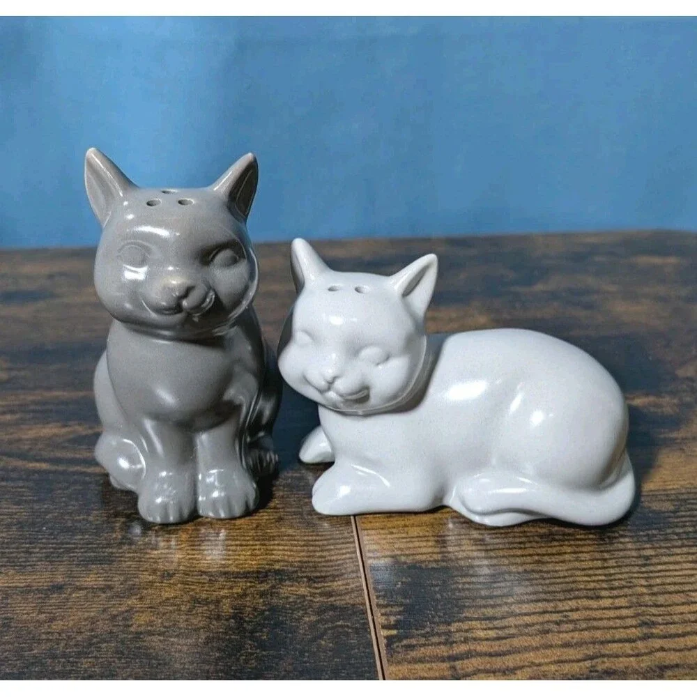 Target Cat Salt and Pepper Shaker Light & Dark Gray Pair With Plugs